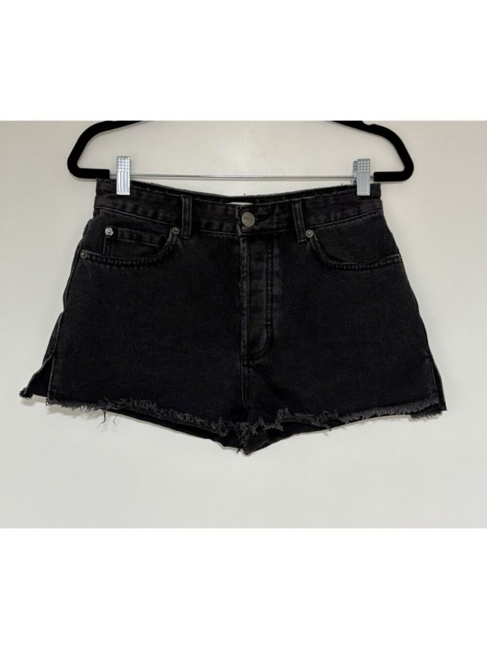 Amuse Society Women’s Black Cut Off Button Fly Shorts Size 28